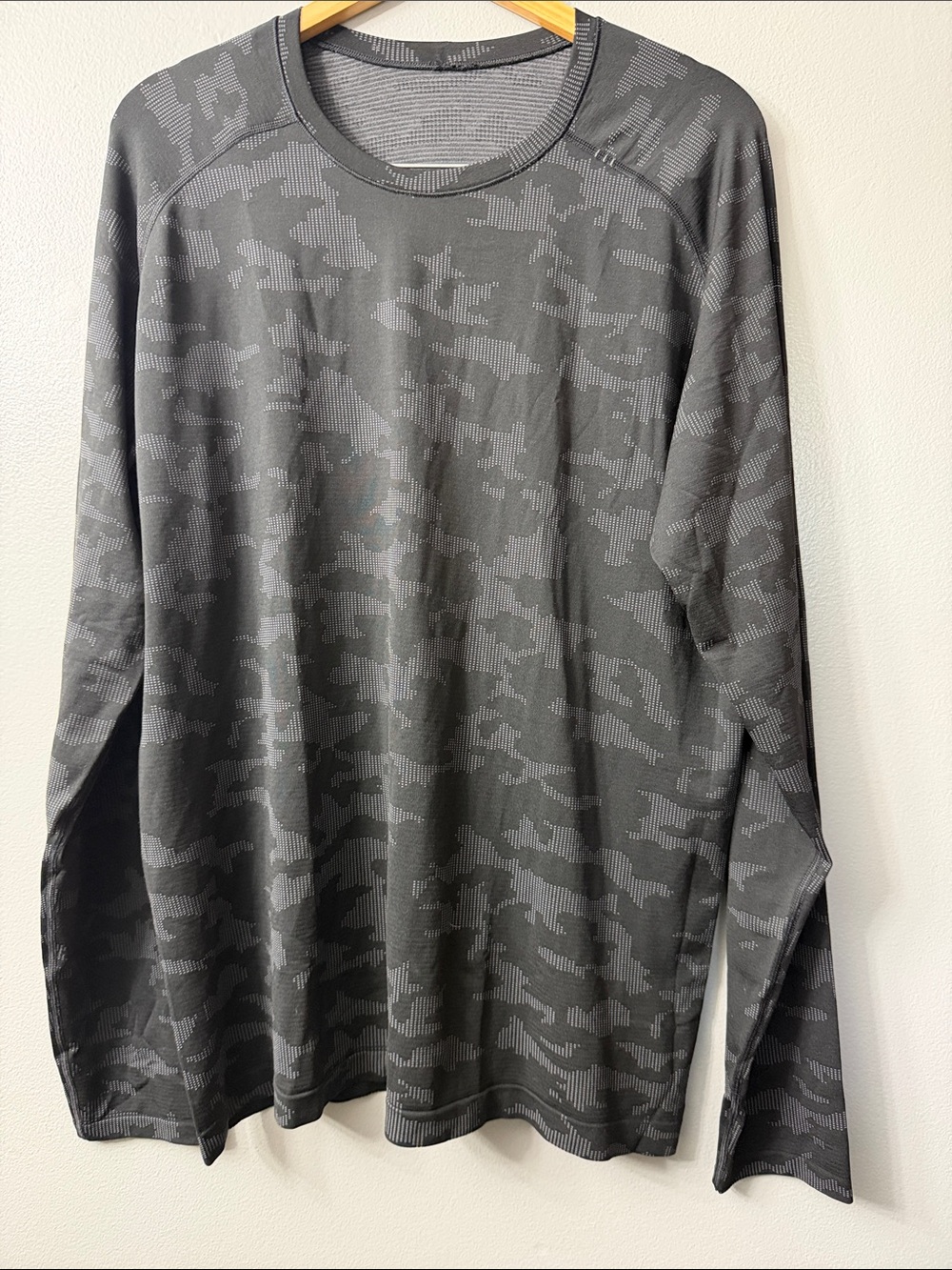 Lululemon Metal Vent Tech Long Sleeve 2.0 in the Heritage Camo Asphalt Grey / Bl